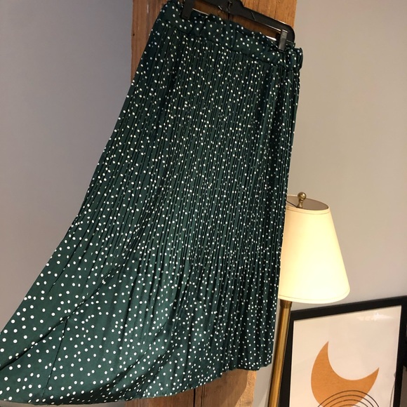 Bohemian High Elastic Waist PolkaDot Pleated Midi - Picture 3 of 4